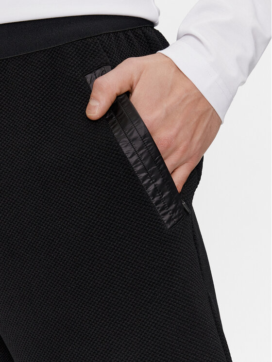 EA7 Emporio Armani EA7 Emporio Armani Športové kraťasy 3DPS57 PJG1Z 1200 Čierna Regular Fit