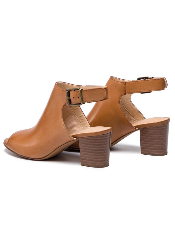 Deloria gia clarks clearance