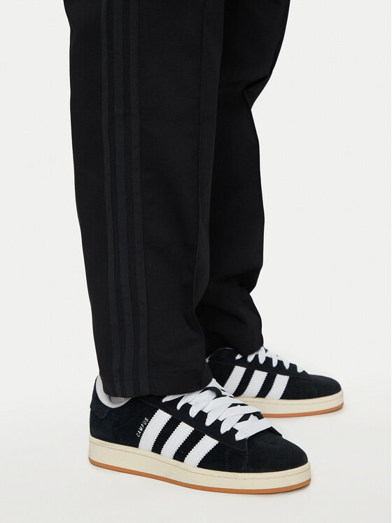 adidas adidas Spodnie dresowe CS Chino IY2074 Czarny Regular Fit