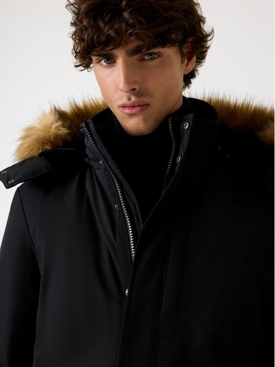 Guess Guess Übergangsjacke 179561 Schwarz Classic Fit