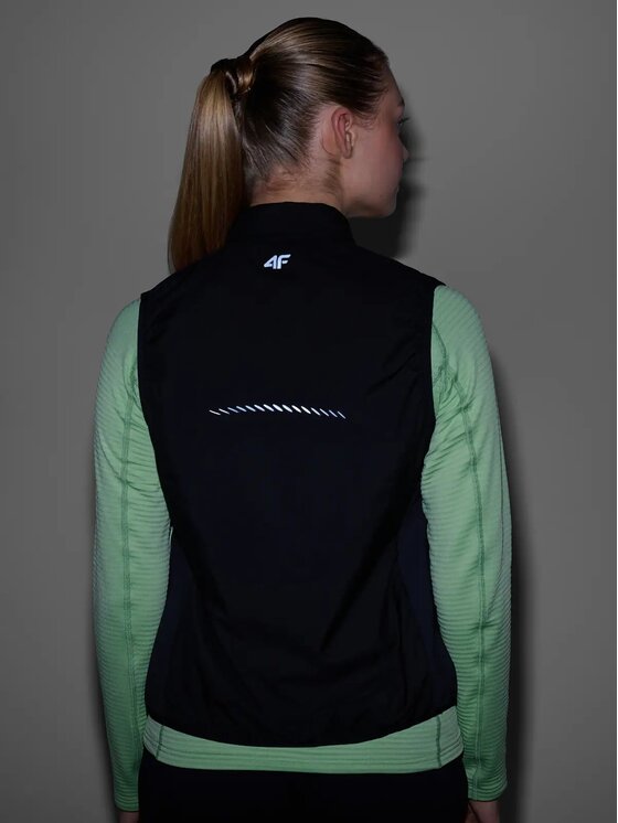 4F 4F Športová vesta 4FWAW24TVJAF136-22S Čierna Slim Fit