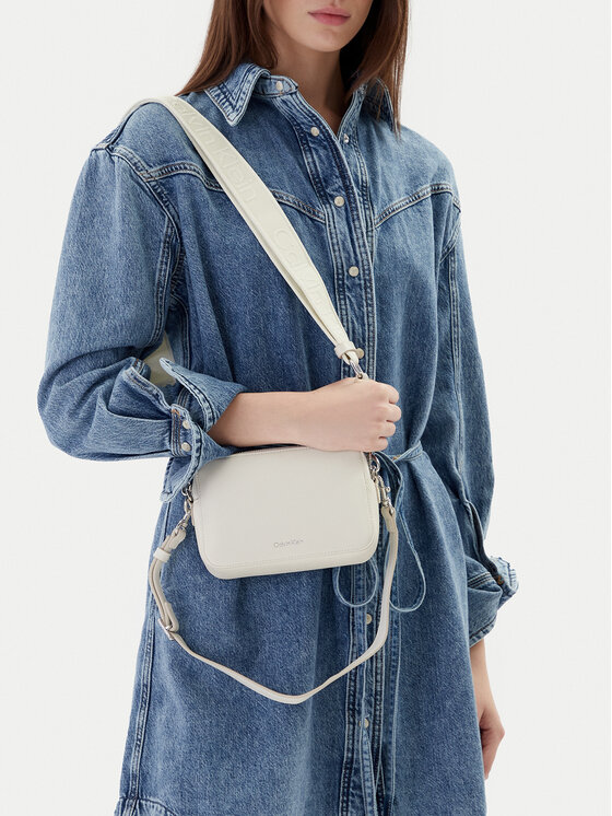 Calvin Klein Calvin Klein Ročna torba Webbing Double Strap Camera Bag LV04F3165G Bela