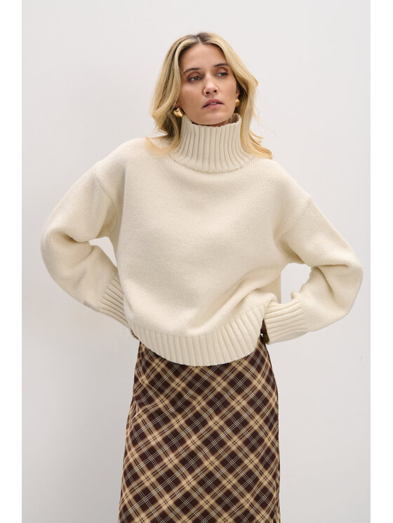 Fobya Fobya Sweter F2090 Écru Basic Fit