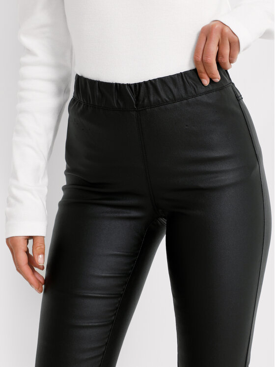 Kaffe Kaffe Pantaloni din imitație de piele Ada Coated 10501626 Negru Slim Fit