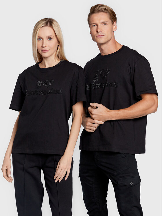2005 Majica Unisex Hot Moms Črna Relaxed Fit