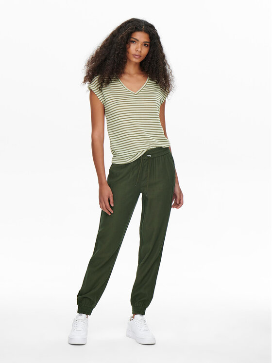 ONLY ONLY Spodnie dresowe 15203946 Zielony Regular Fit