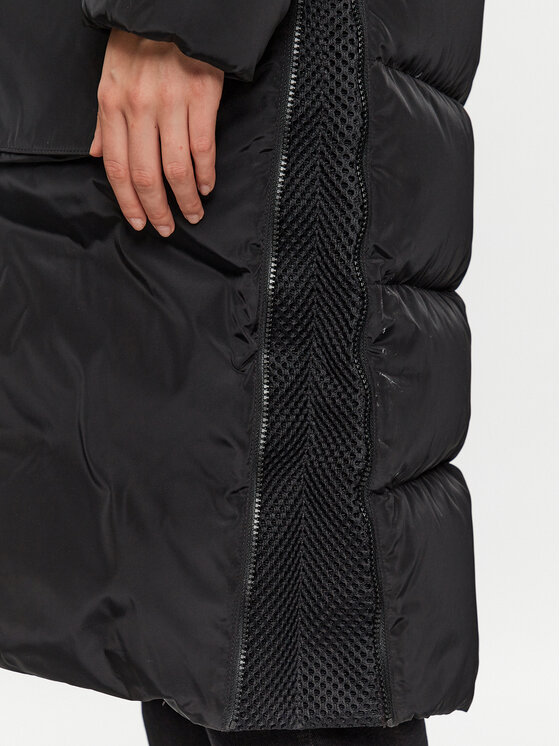 Peak Performance Peak Performance Vatovaná bunda Stella G77950010 Čierna Regular Fit