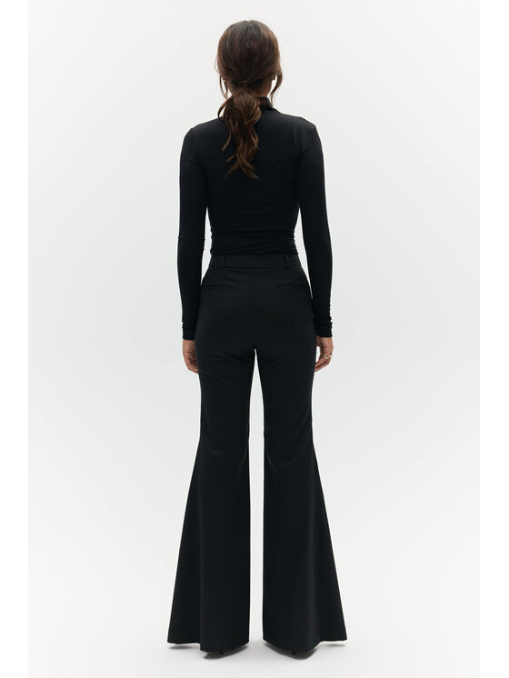 BENU BENU Pantaloni da donna Dzwony Garniturowe Nero Regular Fit