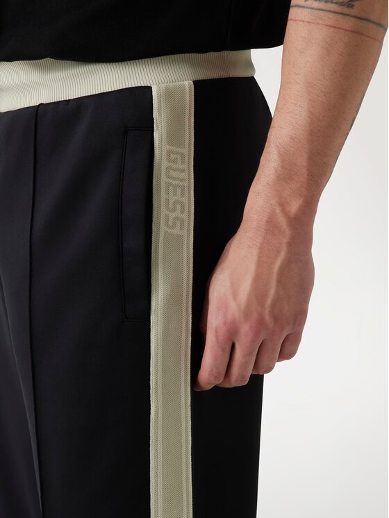 Guess Guess Spodnie materiałowe 174761 Czarny Regular Fit