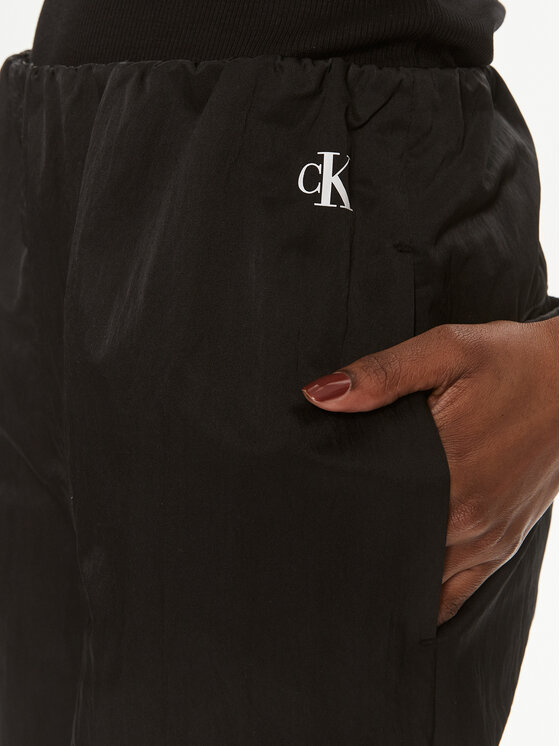 Calvin Klein Jeans Calvin Klein Jeans Hlače Soft Crinkle J20J223122 Crna Relaxed Fit