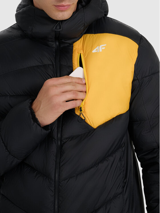4F 4F Kurtka outdoor HALNY Czarny Regular Fit