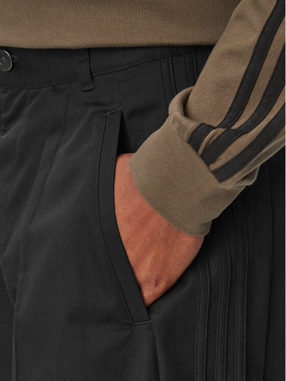 adidas adidas Szövet rövidnadrág Adibreak Short KQ6330 Fekete Regular Fit