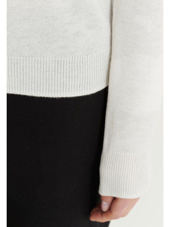 TATUUM TATUUM Sweter MERSA Kremowy Classic Fit