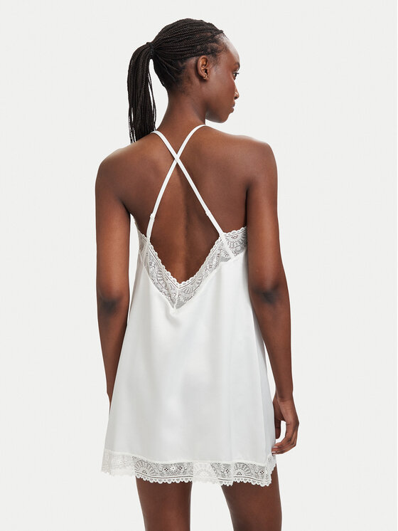 Ysabel Mora Ysabel Mora Spavaćica 10180 Bijela Regular Fit