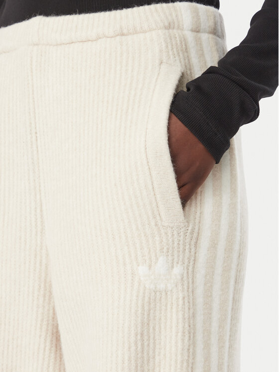 adidas adidas Donji dio trenerke Adiluna Season 2 X Jennie LD4963 Svijetlo bež Loose Fit