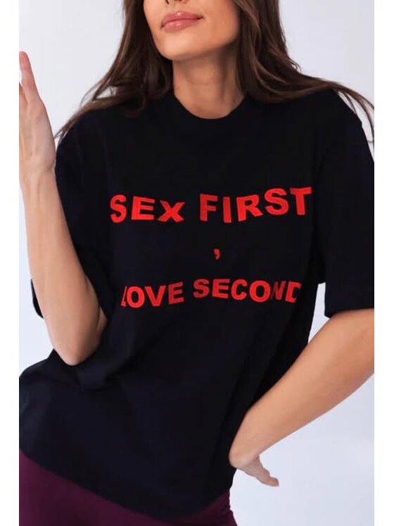 Chiara Wear Chiara Wear T-Shirt T-shirt bawełniany oversize SEX FIRST Czarny Oversize