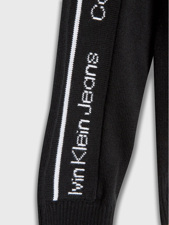 Calvin Klein Jeans Calvin Klein Jeans Džemper IB0IB01561 Crna Relaxed Fit
