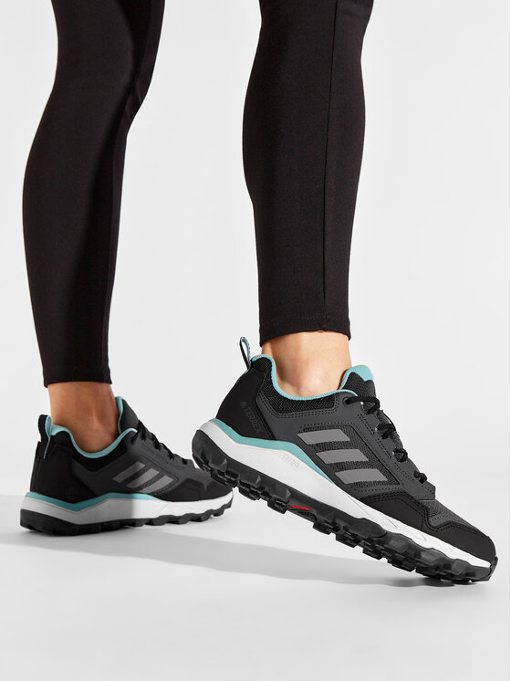 adidas adidas Běžecké boty Terrex Tracerocker 2 W H05686 Šedá