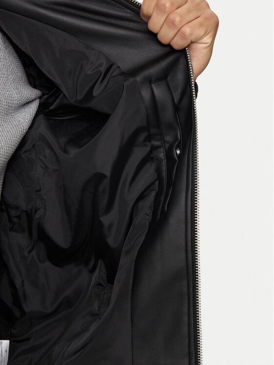 Calvin Klein Jeans Calvin Klein Jeans Jacke aus Kunstleder J30J325601 Schwarz Relaxed Fit