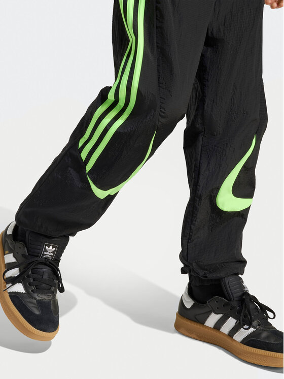 adidas adidas Spodnji del trenirke Teamgeist JY6321 Črna Loose Fit