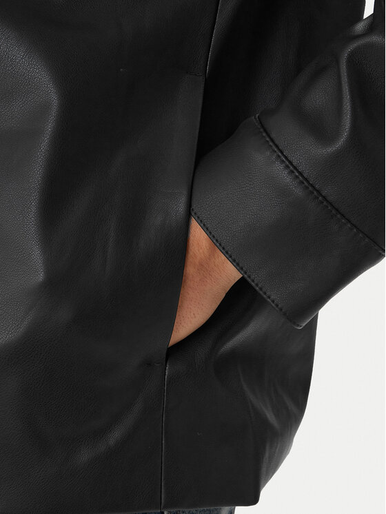 Calvin Klein Jeans Calvin Klein Jeans Jacke aus Kunstleder LV04RE404G Schwarz Regular Fit