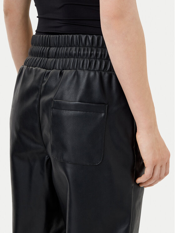 Karl Lagerfeld Jeans Karl Lagerfeld Jeans Tehisnahast püksid A1W10059 Must Regular Fit