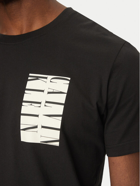 Calvin Klein Jeans Calvin Klein Jeans Tricou Serif Box Graphic J30J327474 Negru Regular Fit