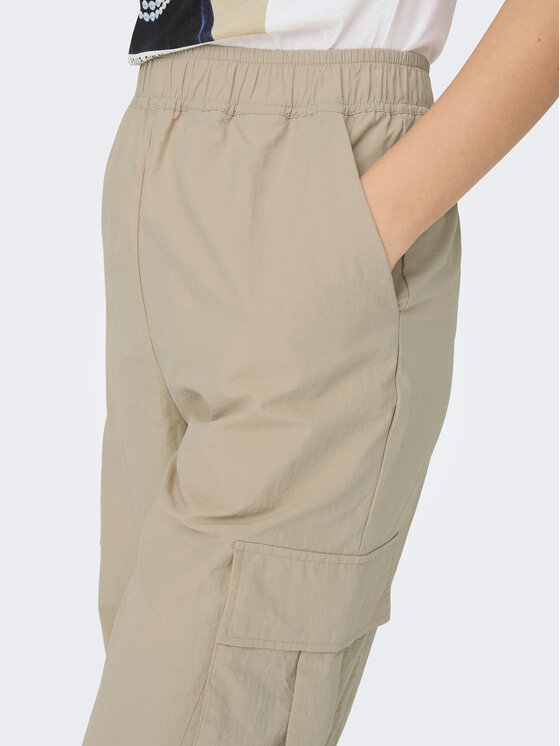 ONLY ONLY Παντελόνι υφασμάτινο 15288248 Μπεζ Cargo Fit