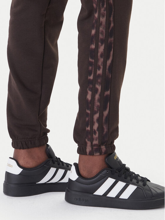 adidas adidas Dressipüksid Seasonal Essentials Leopard Print KA4720 Pruun Regular Fit