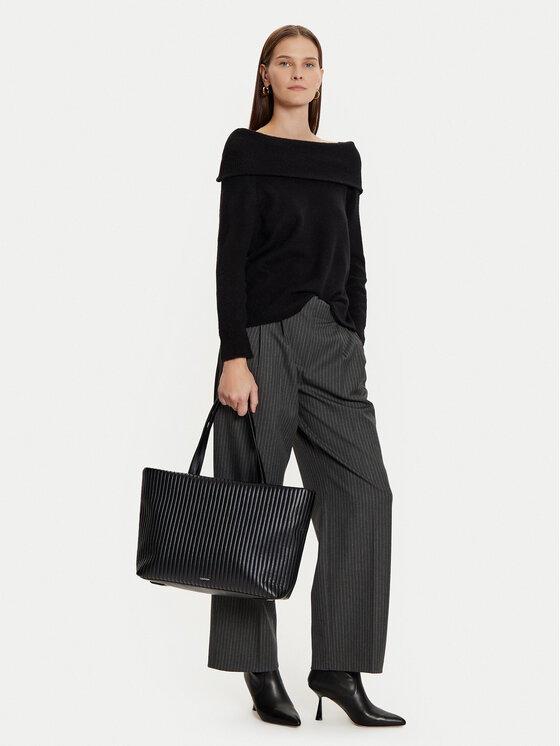 Calvin Klein Calvin Klein Torbica Mini Line Quilt Medium Shopper K60K613077 Crna