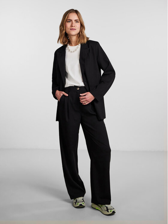Pieces Pieces Hlače iz tkanine Thelma 17137934 Črna Relaxed Fit