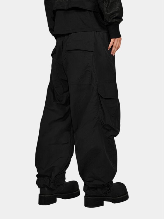 MADE BY SOCIETY MADE BY SOCIETY Spodnie materiałowe MONOLITH Pants - P17812 Czarny Basic Fit