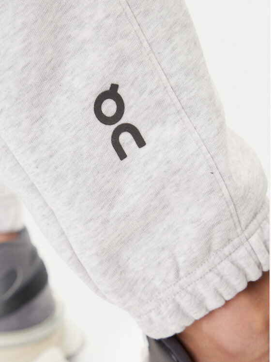 On On Donji dio trenerke Club Pants 1ME1004 Siva Relaxed Fit