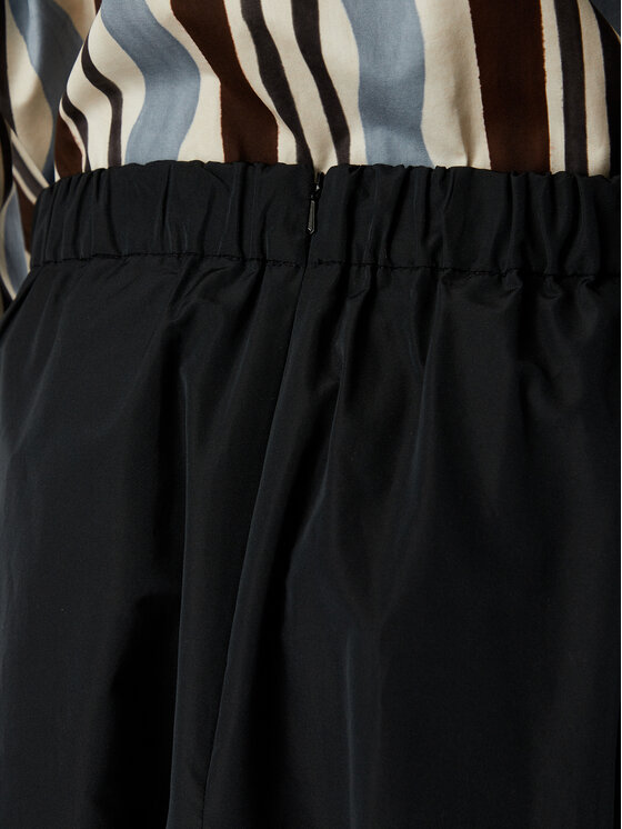 Weekend Max Mara Weekend Max Mara Пола тип трапец Curvato 2615101051 Черен Regular Fit