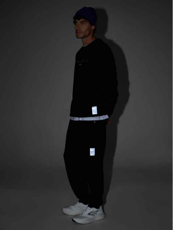 4F 4F Spodnie dresowe NIGHT RUN Czarny Regular Fit