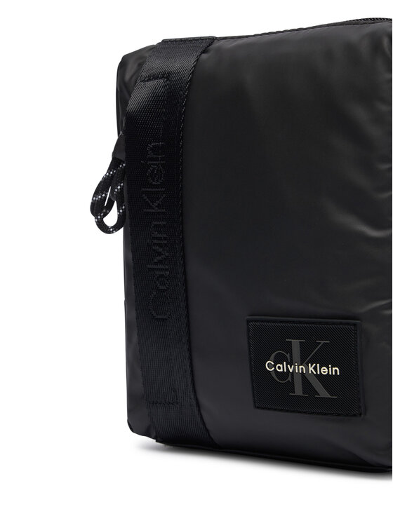 Calvin Klein Calvin Klein Taška cez rameno Rubberized Reporter LV04D3480G Čierna