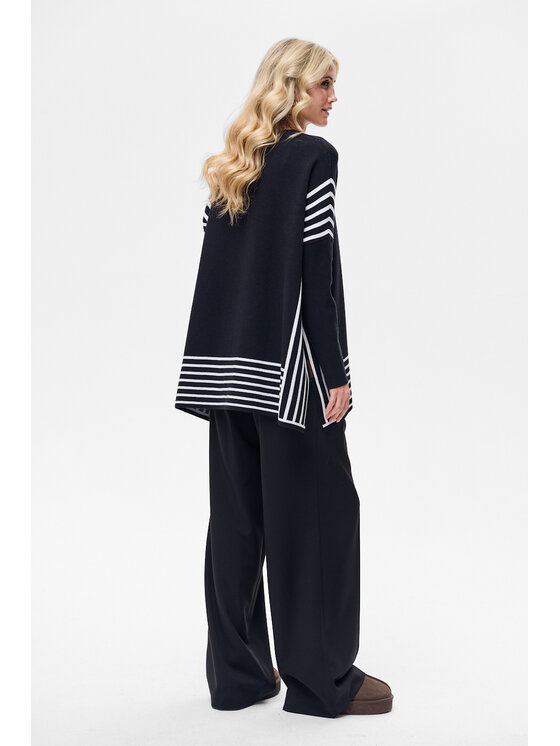 blue shadow blue shadow Sweter Skarabeusz Czarny Regular Fit