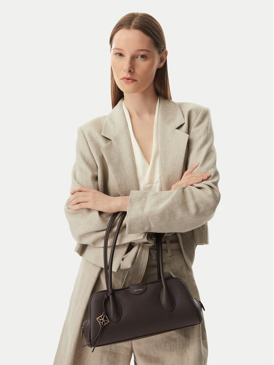Calvin Klein Geantă Emblem Trio Pebble LV04F3743G Maro