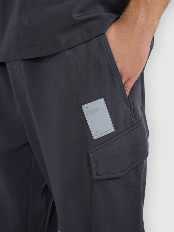 4F 4F Jogger nohavice 4FRAW25TTROM1694-22S Čierna Regular Fit