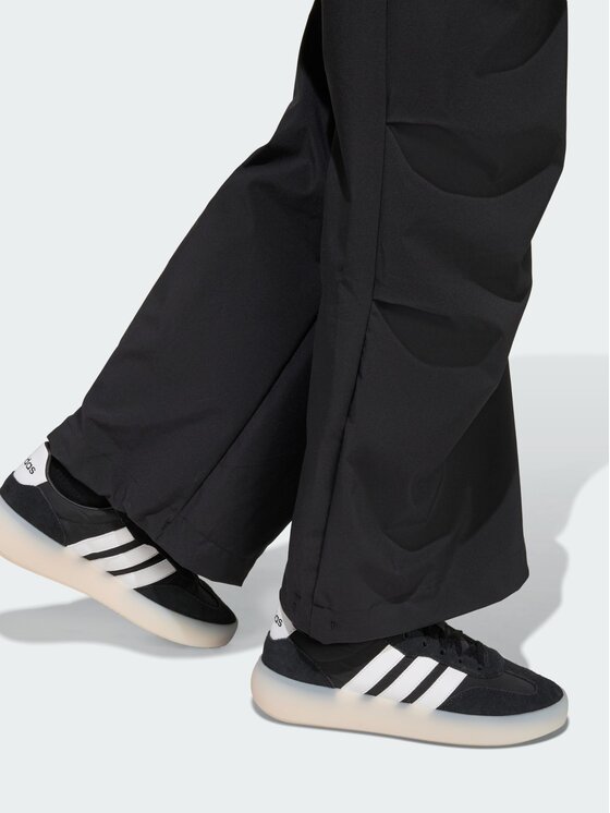 adidas adidas Spodnie materiałowe FUTURE ICONS Czarny Loose Fit