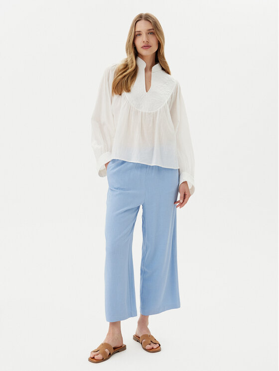 ONLY ONLY Hlače iz tkanine Solvi 15338672 Modra Cropped Fit