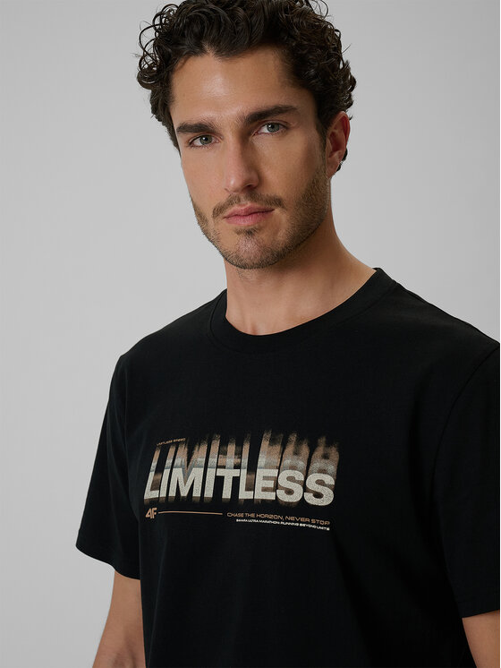 4F 4F T-Shirt LIMITLESS DESERT Czarny Regular Fit