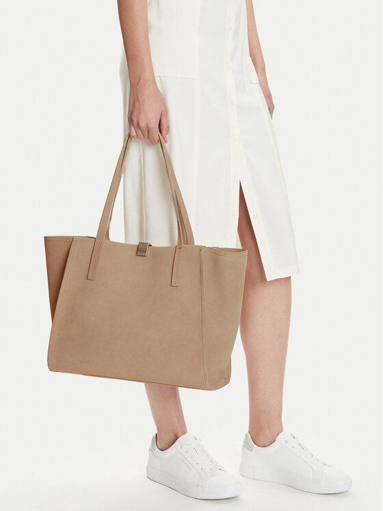 Calvin Klein Calvin Klein Torbica Ck Narrate Shopper_Suede K60K612983 Bež