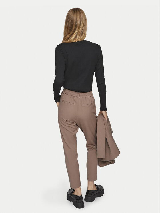 Vila Vila Chino hlače Varone 14087406 Rjava Slim Fit