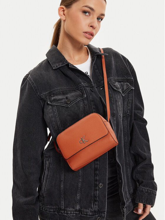 Calvin Klein Jeans Calvin Klein Jeans Handtasche Minimal Monogram Camera Bag18 K60K612234 Braun