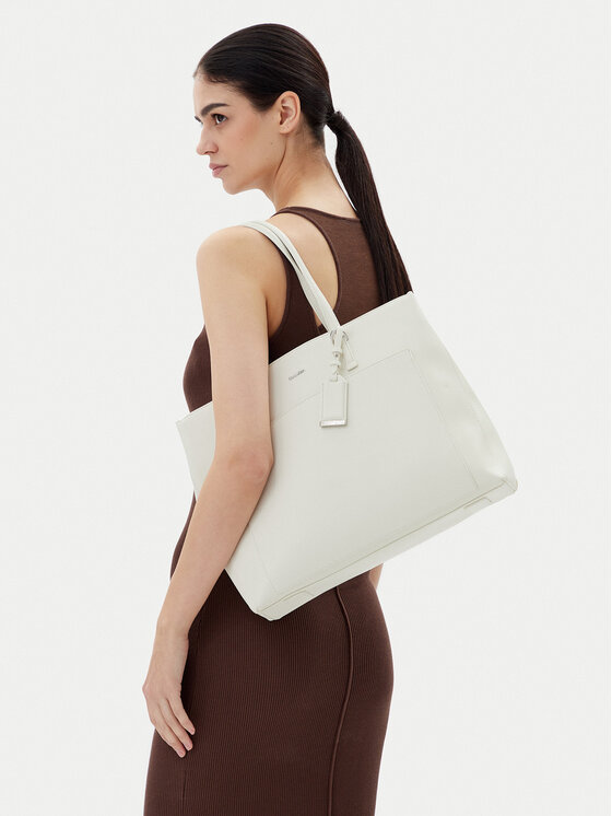 Calvin Klein Calvin Klein Сумка Ck Must Medium Shopper W/Pocket K60K613019 Écru