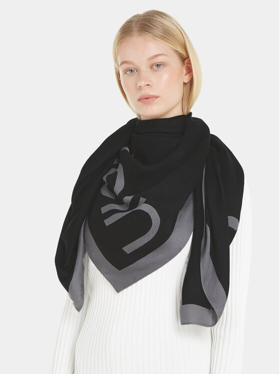 Calvin Klein Calvin Klein Marama Aop Logo Jaquard Scarf 130X130 K60K611125 Crna