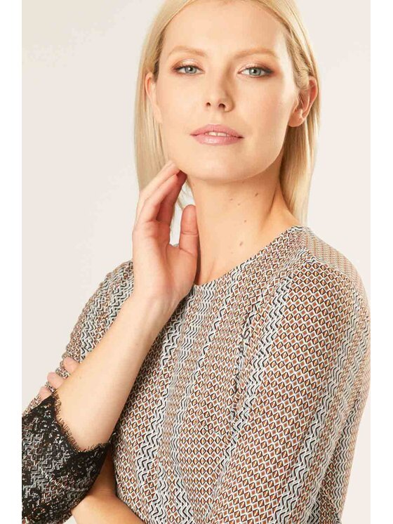 QUIOSQUE QUIOSQUE Každodenní šaty RETROWALL DRESS Barevná Regular Fit