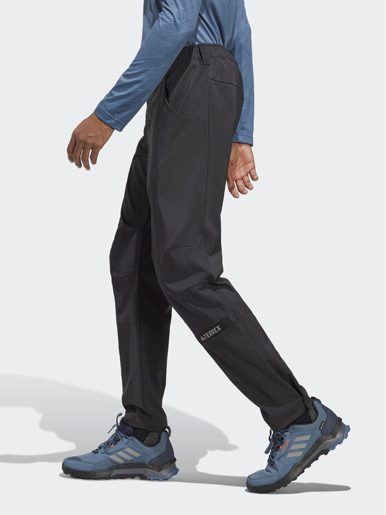 adidas adidas Pantaloni outdoor Terrex Multi HM4032 Nero Slim Fit
