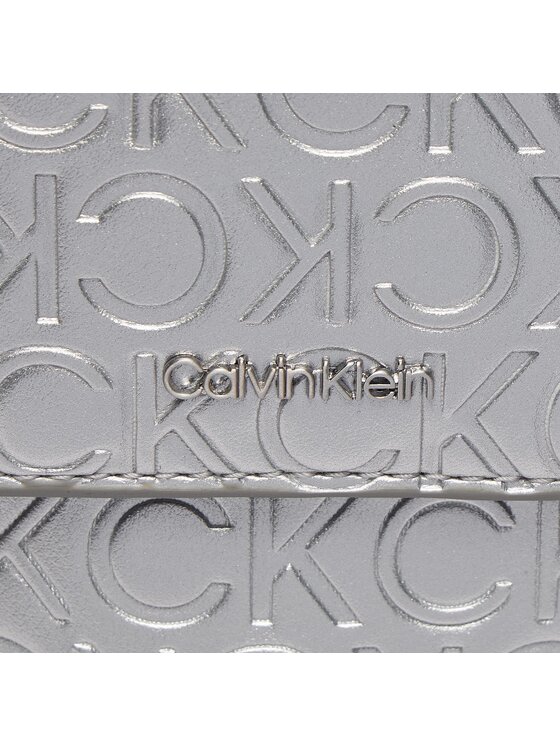 Calvin Klein Calvin Klein Etui na telefon Ck Must Phone Pouch Xbody_Emb K60K611436 Srebrny